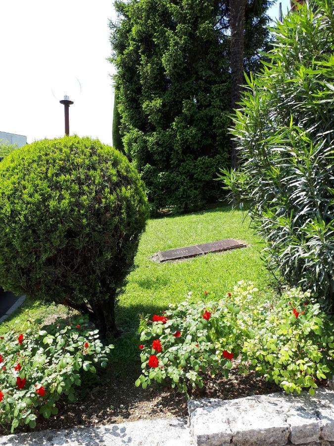 Il Glicine Sul Garda Appartamento Turistico Peschiera del Garda Buitenkant foto